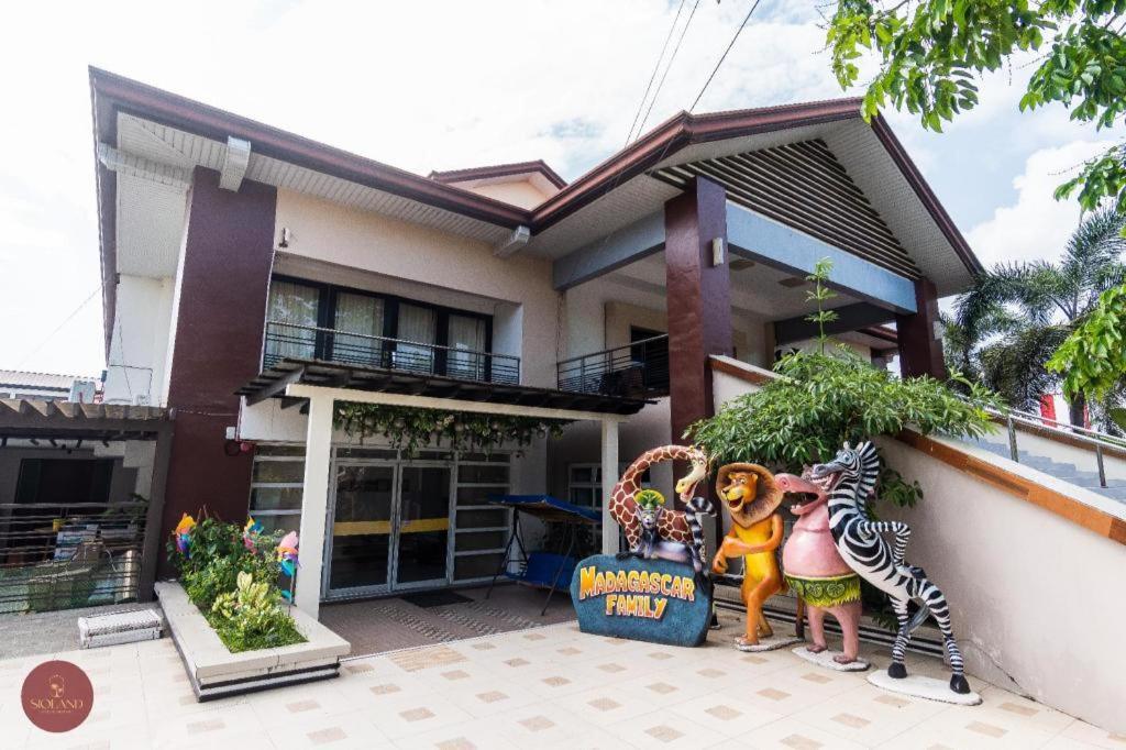 Quezon Premier Hotel - Candelaria Candelaria  Bagian luar foto