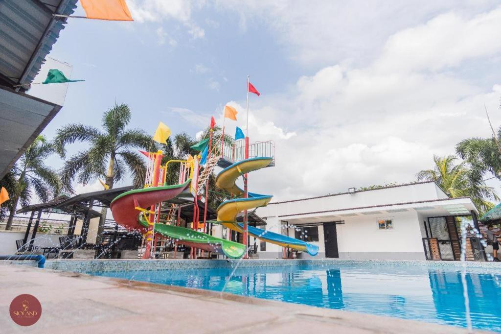 Quezon Premier Hotel - Candelaria Candelaria  Bagian luar foto