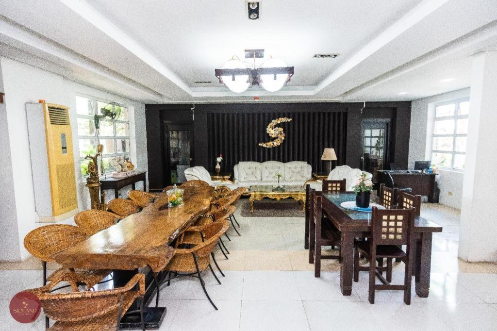 Quezon Premier Hotel - Candelaria Candelaria  Bagian luar foto