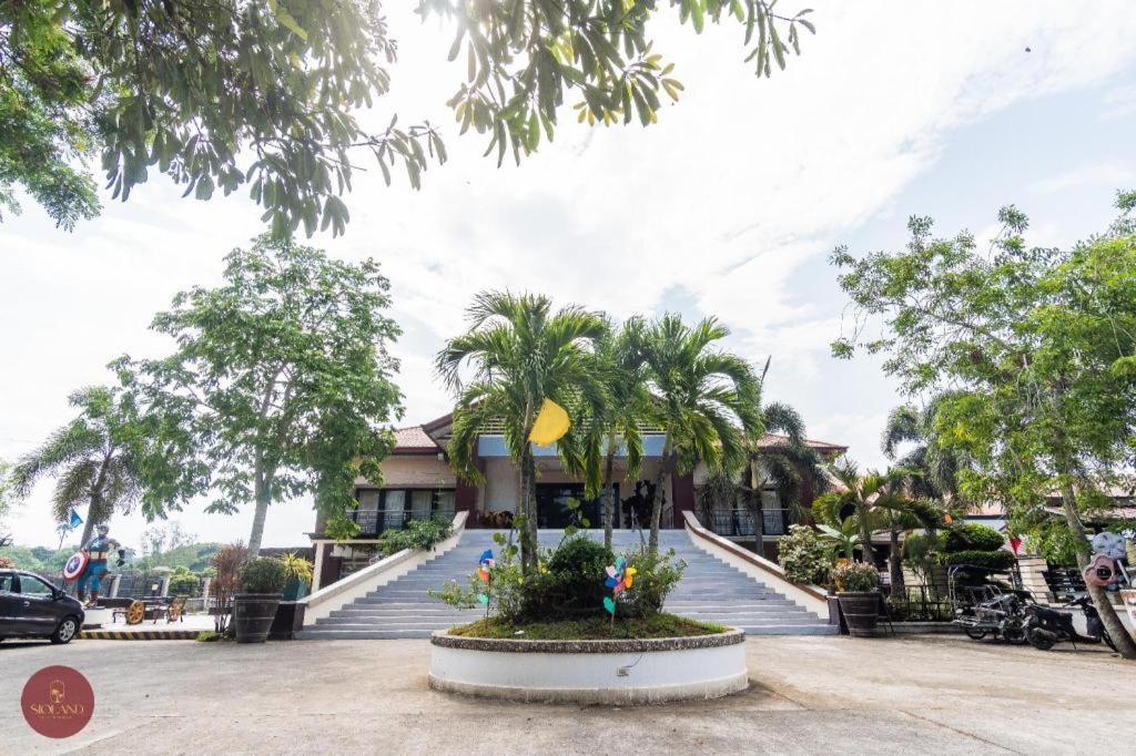 Quezon Premier Hotel - Candelaria Candelaria  Bagian luar foto