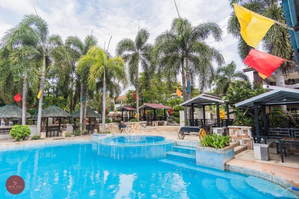Quezon Premier Hotel - Candelaria Candelaria  Bagian luar foto