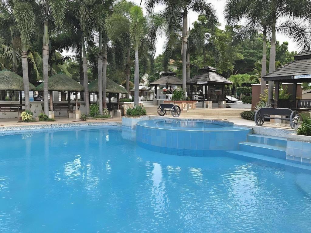 Quezon Premier Hotel - Candelaria Candelaria  Bagian luar foto