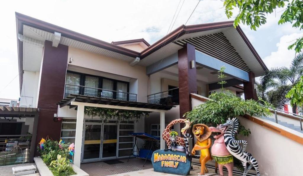 Quezon Premier Hotel - Candelaria Candelaria  Bagian luar foto