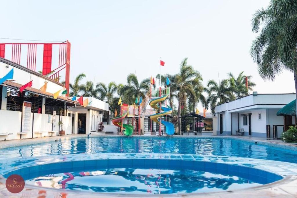 Quezon Premier Hotel - Candelaria Candelaria  Bagian luar foto