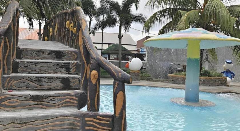 Quezon Premier Hotel - Candelaria Candelaria  Bagian luar foto