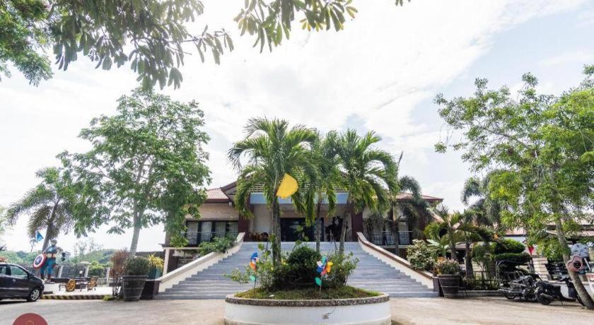 Quezon Premier Hotel - Candelaria Candelaria  Bagian luar foto