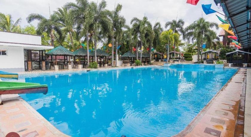 Quezon Premier Hotel - Candelaria Candelaria  Bagian luar foto