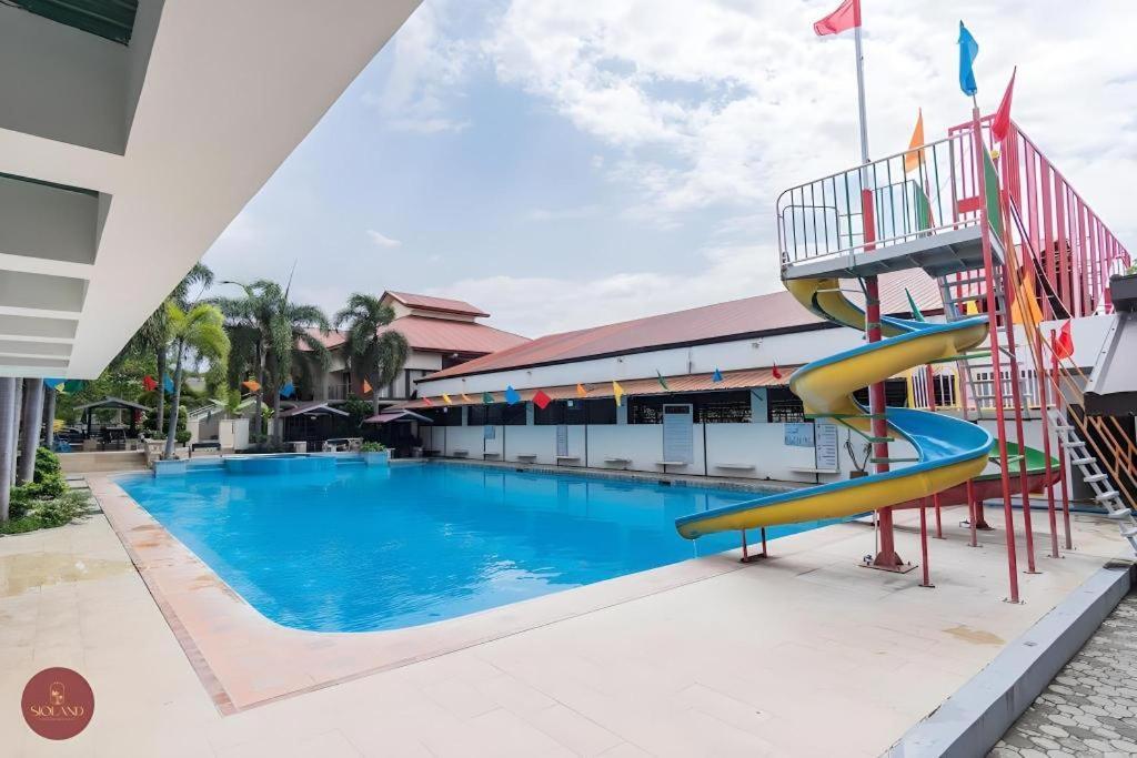 Quezon Premier Hotel - Candelaria Candelaria  Bagian luar foto