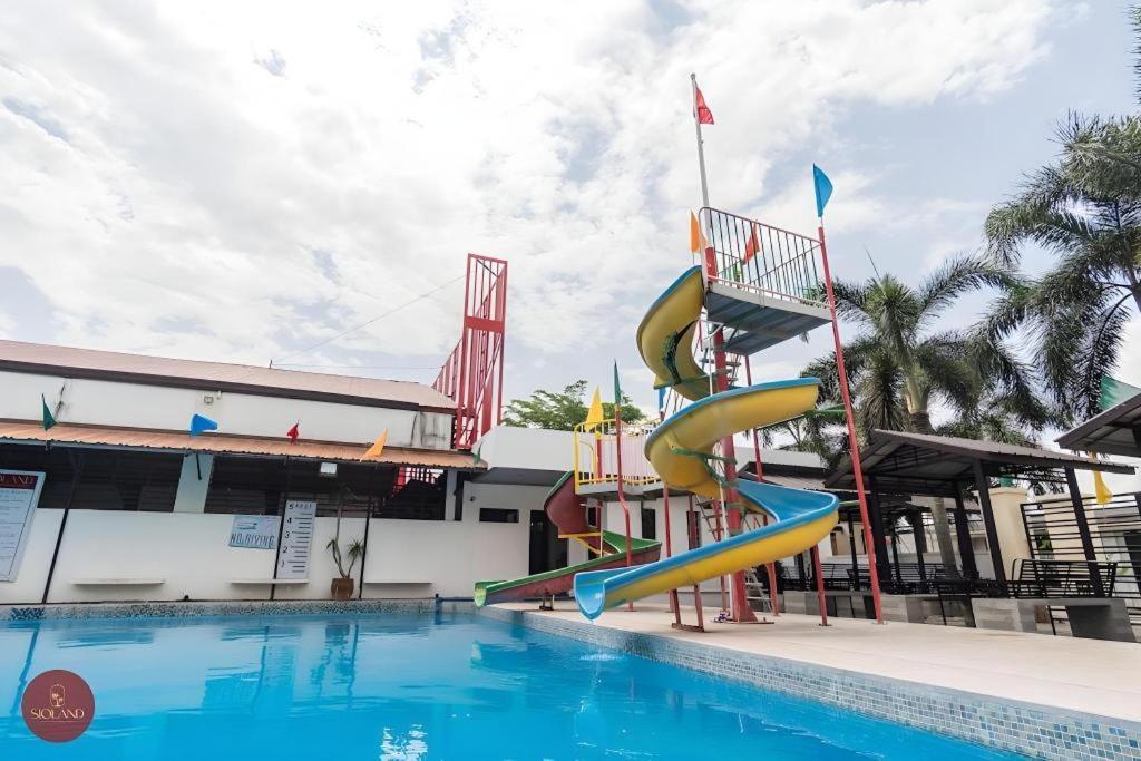 Quezon Premier Hotel - Candelaria Candelaria  Bagian luar foto