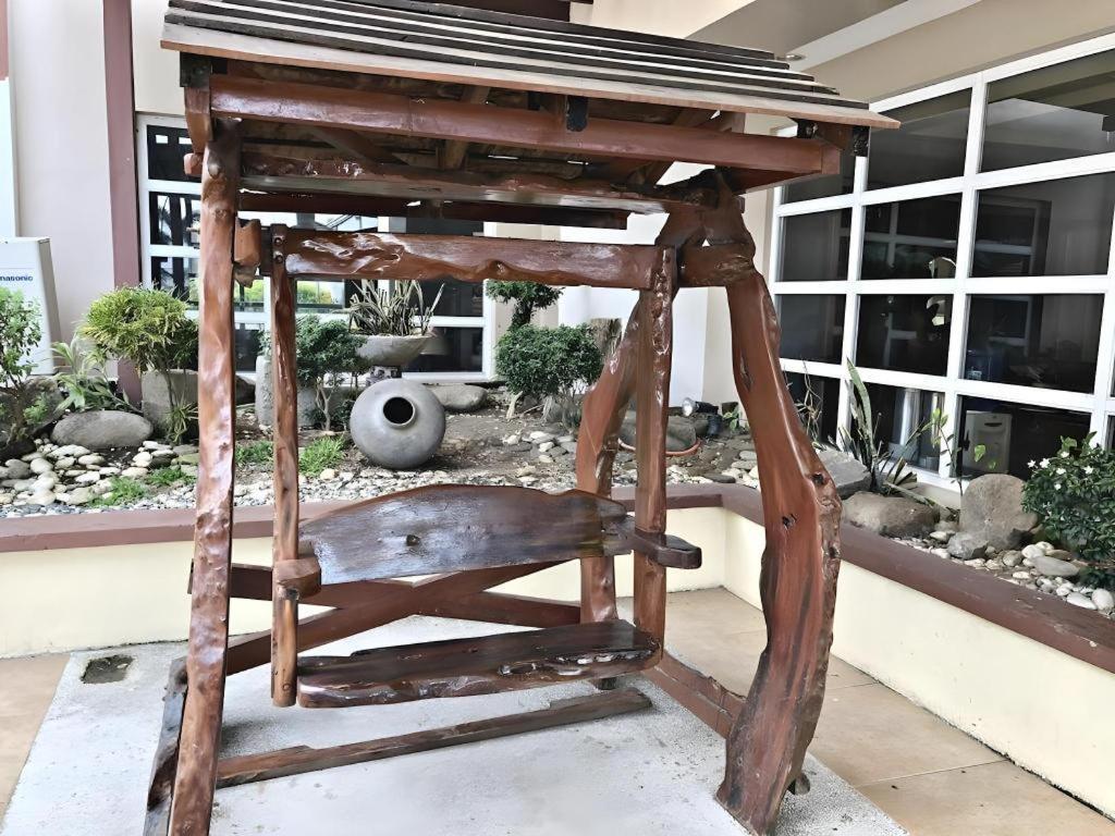 Quezon Premier Hotel - Candelaria Candelaria  Bagian luar foto